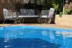 Cosy, private guest house with pool and private parking